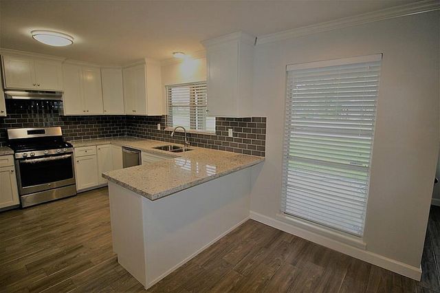 4607 Pine Street, Bellaire, TX 77401