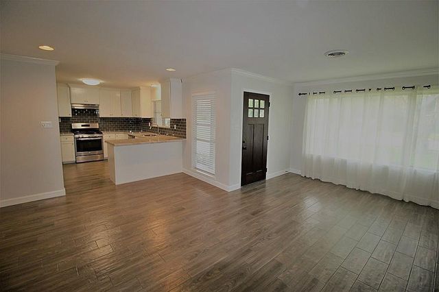4607 Pine Street, Bellaire, TX 77401