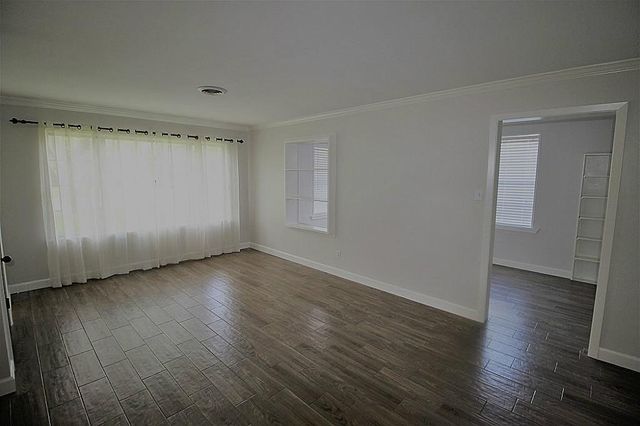 4607 Pine Street, Bellaire, TX 77401