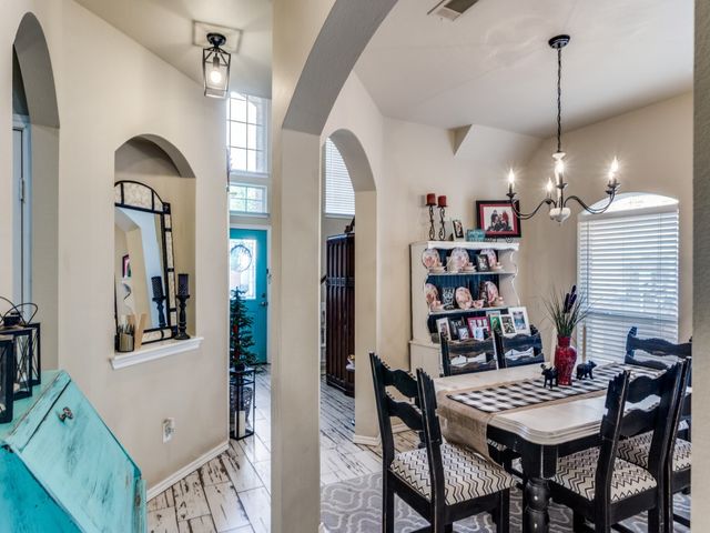 6811 Shore Breeze Court, Arlington, TX 76016