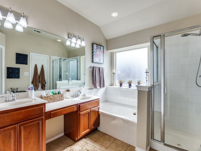 6811 Shore Breeze Court, Arlington, TX 76016