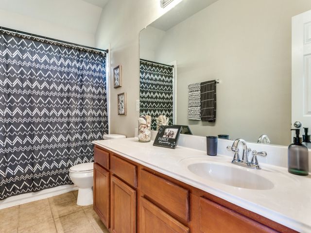 6811 Shore Breeze Court, Arlington, TX 76016