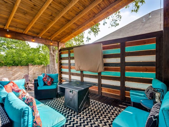 6811 Shore Breeze Court, Arlington, TX 76016