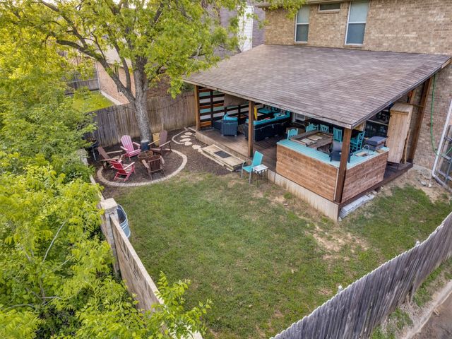 6811 Shore Breeze Court, Arlington, TX 76016