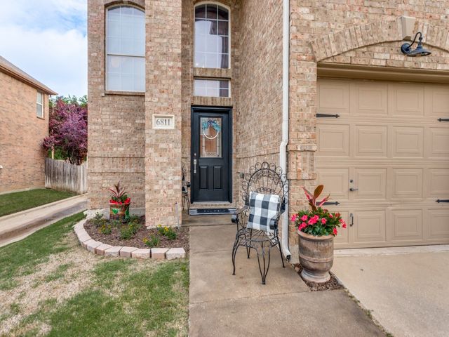 6811 Shore Breeze Court, Arlington, TX 76016