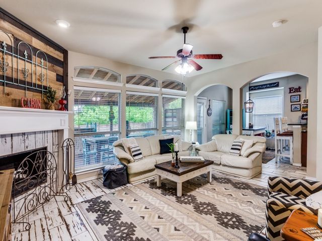 6811 Shore Breeze Court, Arlington, TX 76016