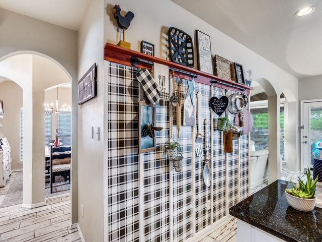 6811 Shore Breeze Court, Arlington, TX 76016