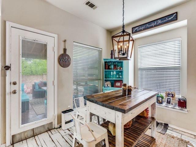 6811 Shore Breeze Court, Arlington, TX 76016