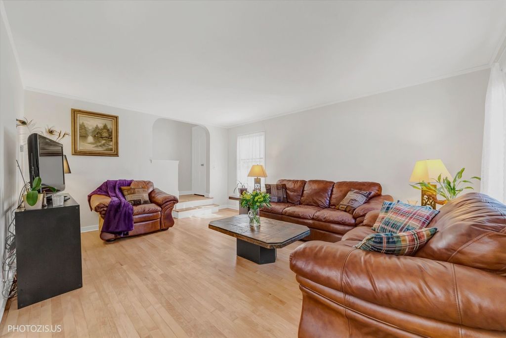 8217 Laramie Avenue, Skokie, IL 60077 — photo 3
