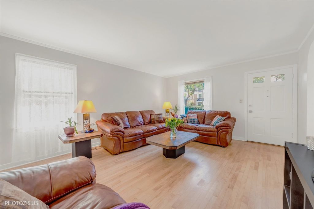8217 Laramie Avenue, Skokie, IL 60077 — photo 4