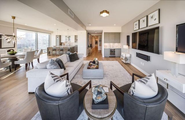 2047 Westcreek Lane 1004, Houston, TX 77027