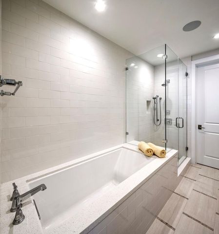 2047 Westcreek Lane 1004, Houston, TX 77027