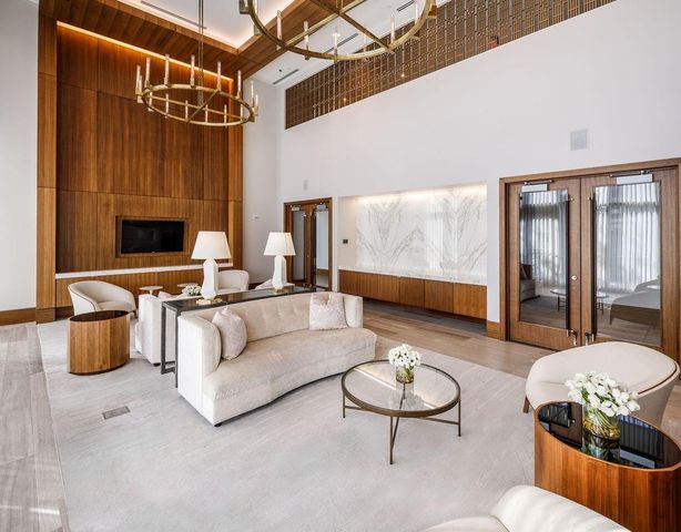 2047 Westcreek Lane 1004, Houston, TX 77027