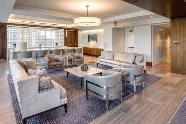 2047 Westcreek Lane 1004, Houston, TX 77027