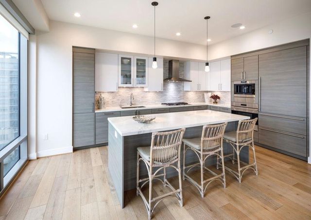 2047 Westcreek Lane 1004, Houston, TX 77027