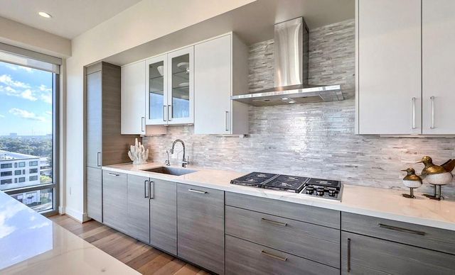 2047 Westcreek Lane 1004, Houston, TX 77027