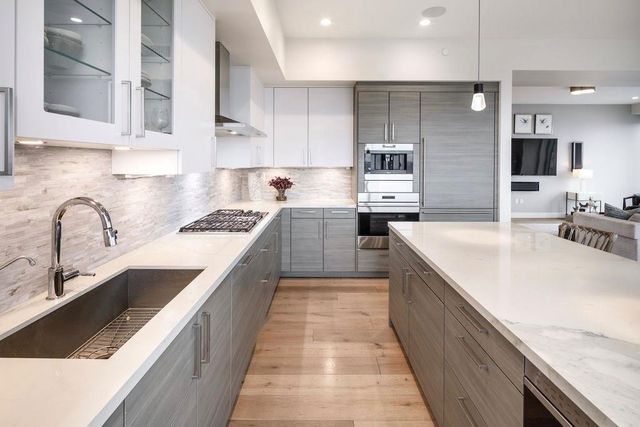 2047 Westcreek Lane 1004, Houston, TX 77027