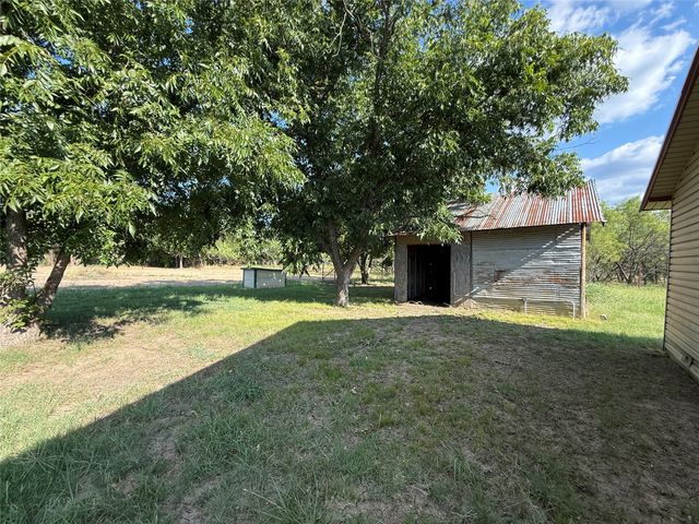 902 Grimes Road, Mineral Wells, TX 76067