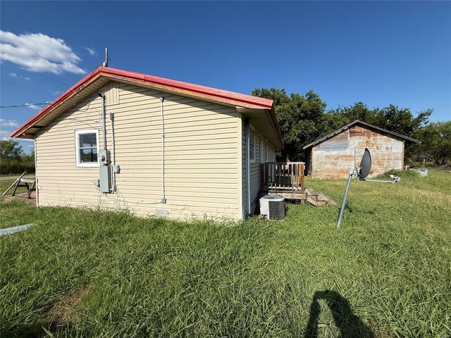 902 Grimes Road, Mineral Wells, TX 76067