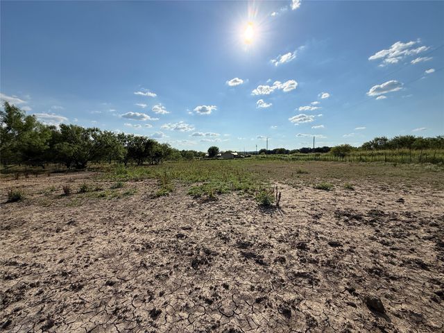 902 Grimes Road, Mineral Wells, TX 76067