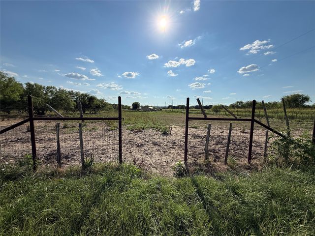 902 Grimes Road, Mineral Wells, TX 76067