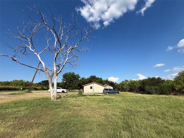 902 Grimes Road, Mineral Wells, TX 76067