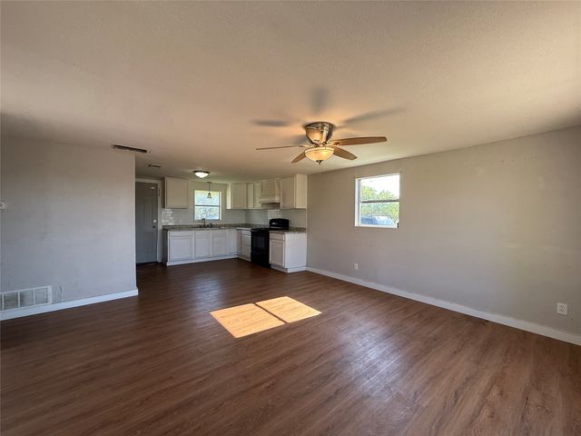 902 Grimes Road, Mineral Wells, TX 76067