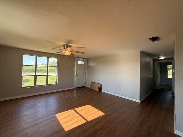 902 Grimes Road, Mineral Wells, TX 76067