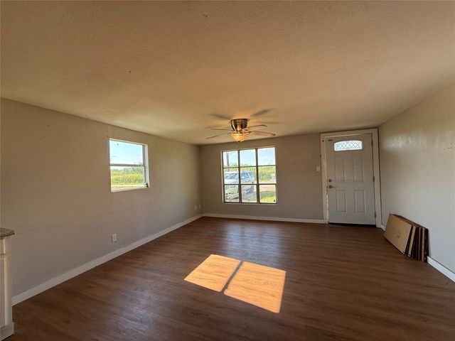902 Grimes Road, Mineral Wells, TX 76067