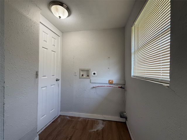 902 Grimes Road, Mineral Wells, TX 76067