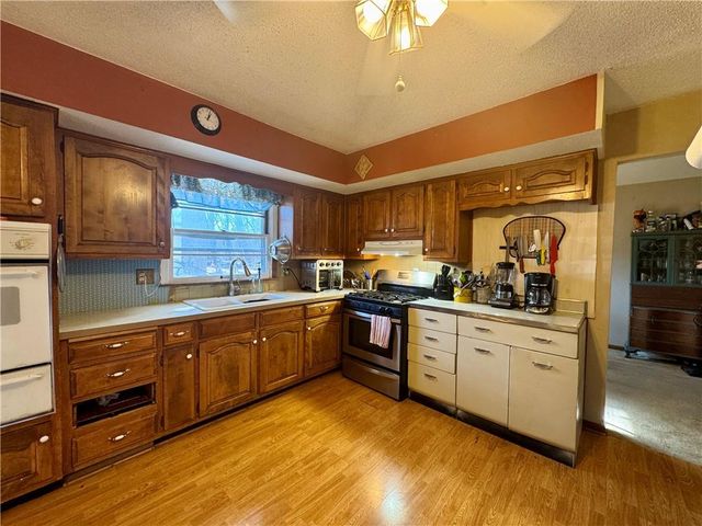 5727 Nogard Avenue, Kansas City, KS 66104