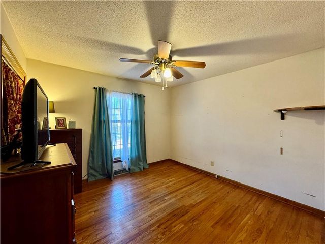 5727 Nogard Avenue, Kansas City, KS 66104