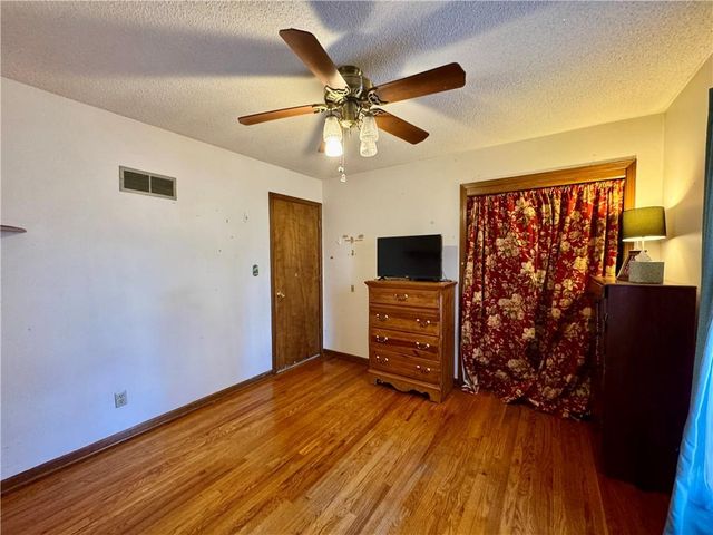 5727 Nogard Avenue, Kansas City, KS 66104