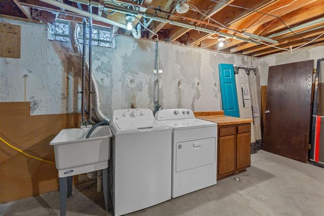 12111 Inkster Road, Livonia, MI 48150