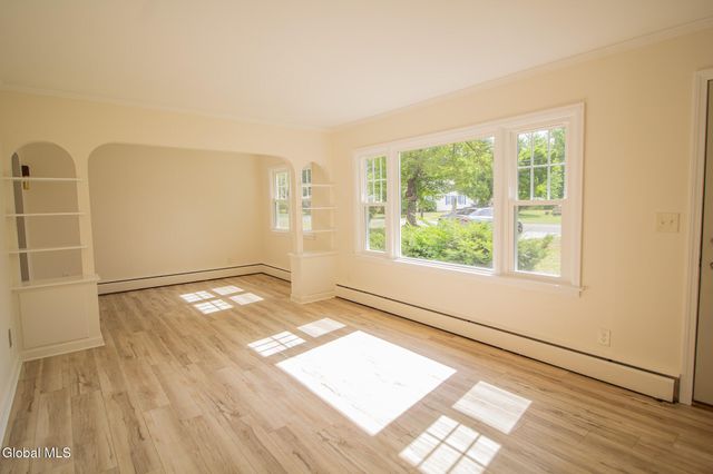 4 Weiser Street, Bethlehem, NY 12077