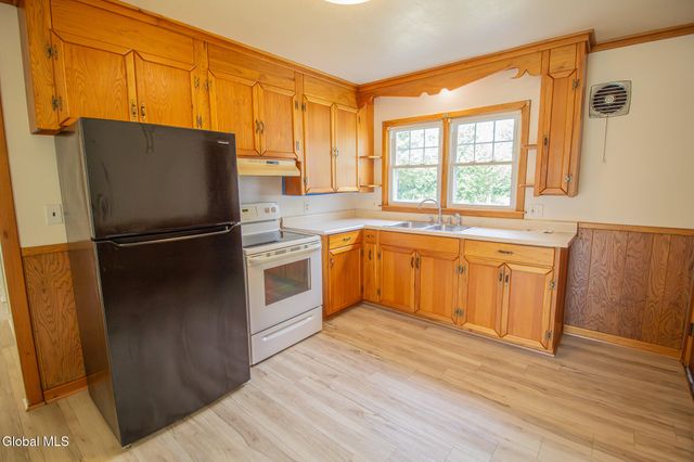 4 Weiser Street, Bethlehem, NY 12077