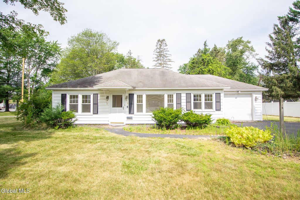 4 Weiser Street, Bethlehem, NY 12077