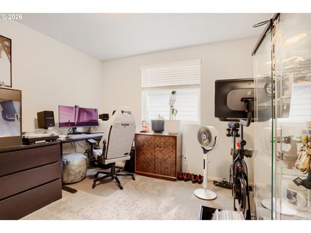 1870 SMITH Dr, Woodburn, OR 97071
