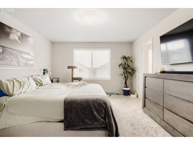 1870 SMITH Dr, Woodburn, OR 97071