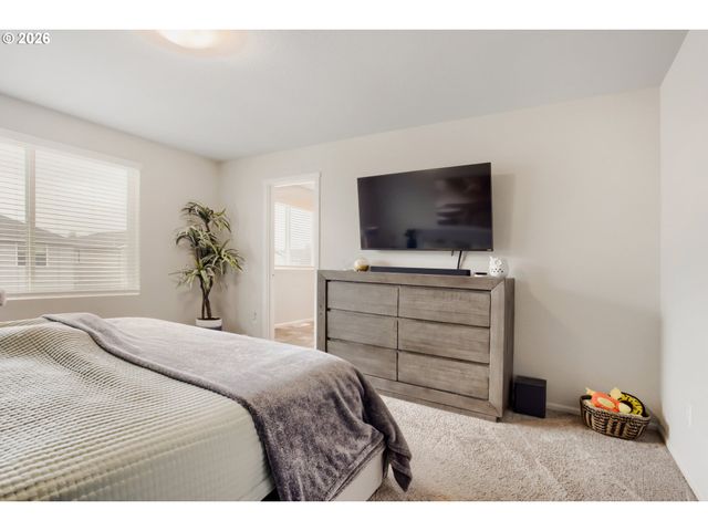 1870 SMITH Dr, Woodburn, OR 97071