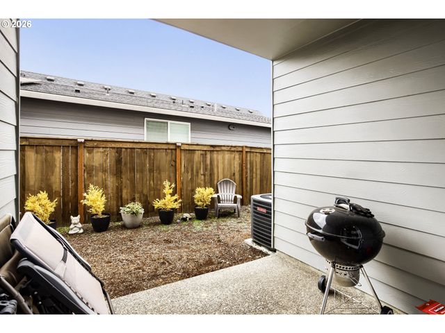 1870 SMITH Dr, Woodburn, OR 97071