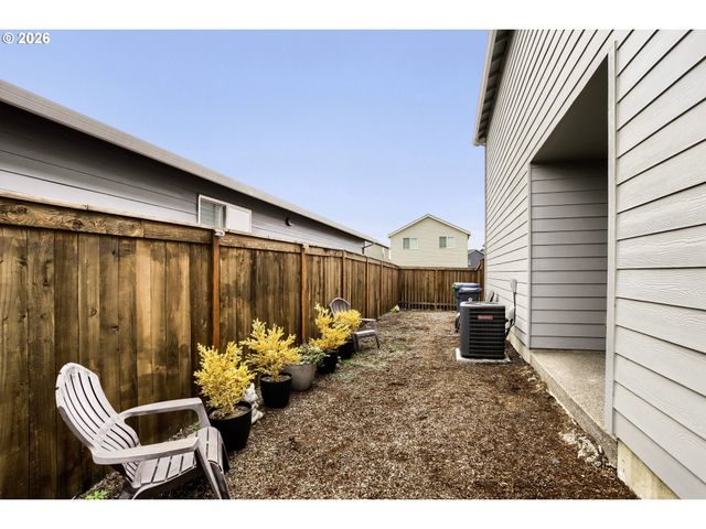 1870 SMITH Dr, Woodburn, OR 97071
