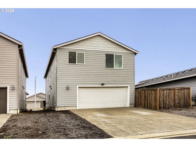 1870 SMITH Dr, Woodburn, OR 97071