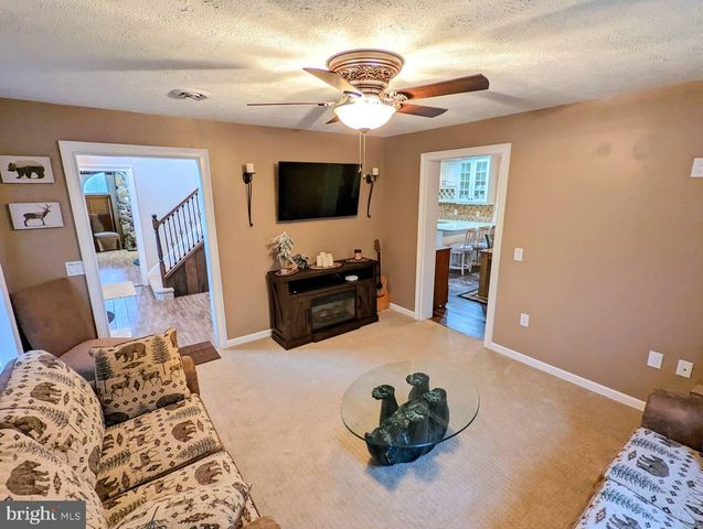 14 MINNIE HA HA RD, Albrightsville, PA 18210