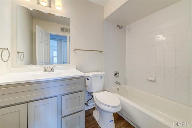 1169 Rue La Ville Walk 1169, Creve Coeur, MO 63141