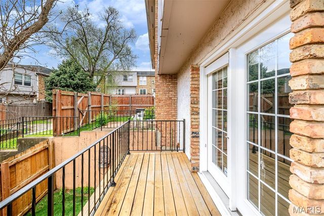 1169 Rue La Ville Walk 1169, Creve Coeur, MO 63141