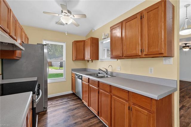 1504 Snowbird CT, Virginia Beach, VA 23454
