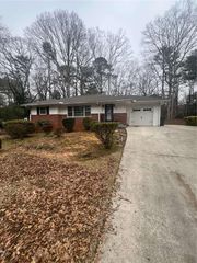 2560 Wood Valley Drive, East Point, GA 30344