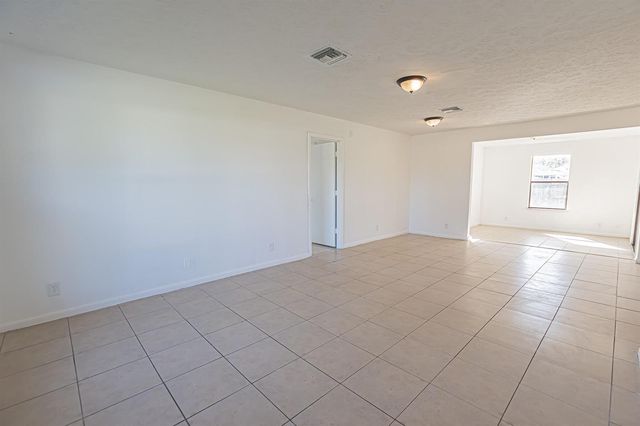 993 SW Cecil Lane, Port St. Lucie, FL 34953