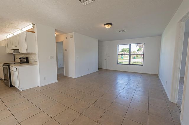 993 SW Cecil Lane, Port St. Lucie, FL 34953